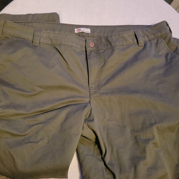 Dickies Women's Plus Size Relaxed Fit Stretch Cargo Straight Leg Pant size 24W - Picture 11 of 12